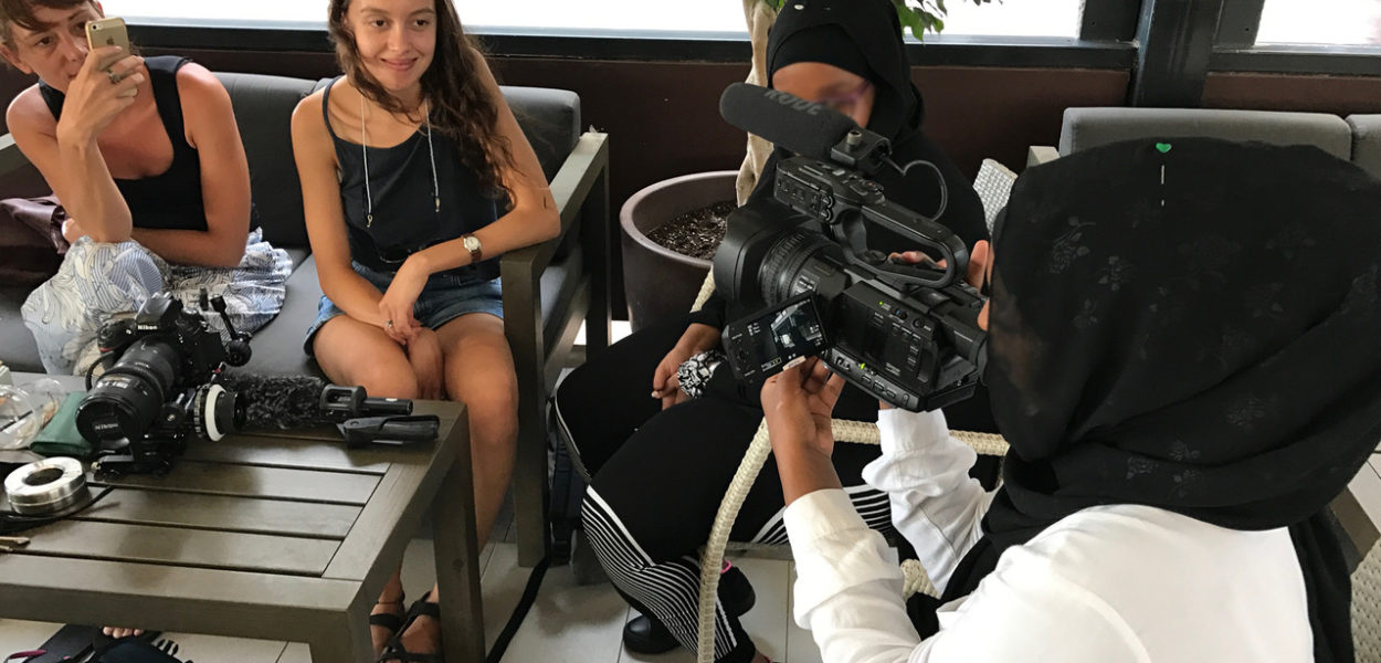 Αναζητείται σπίτι / cover