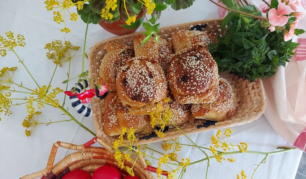 Φλαούνες & τσουρέκια/ cover