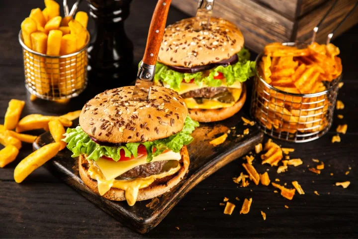 Μπιφτεκάκια και σουβλάκια / cover foto