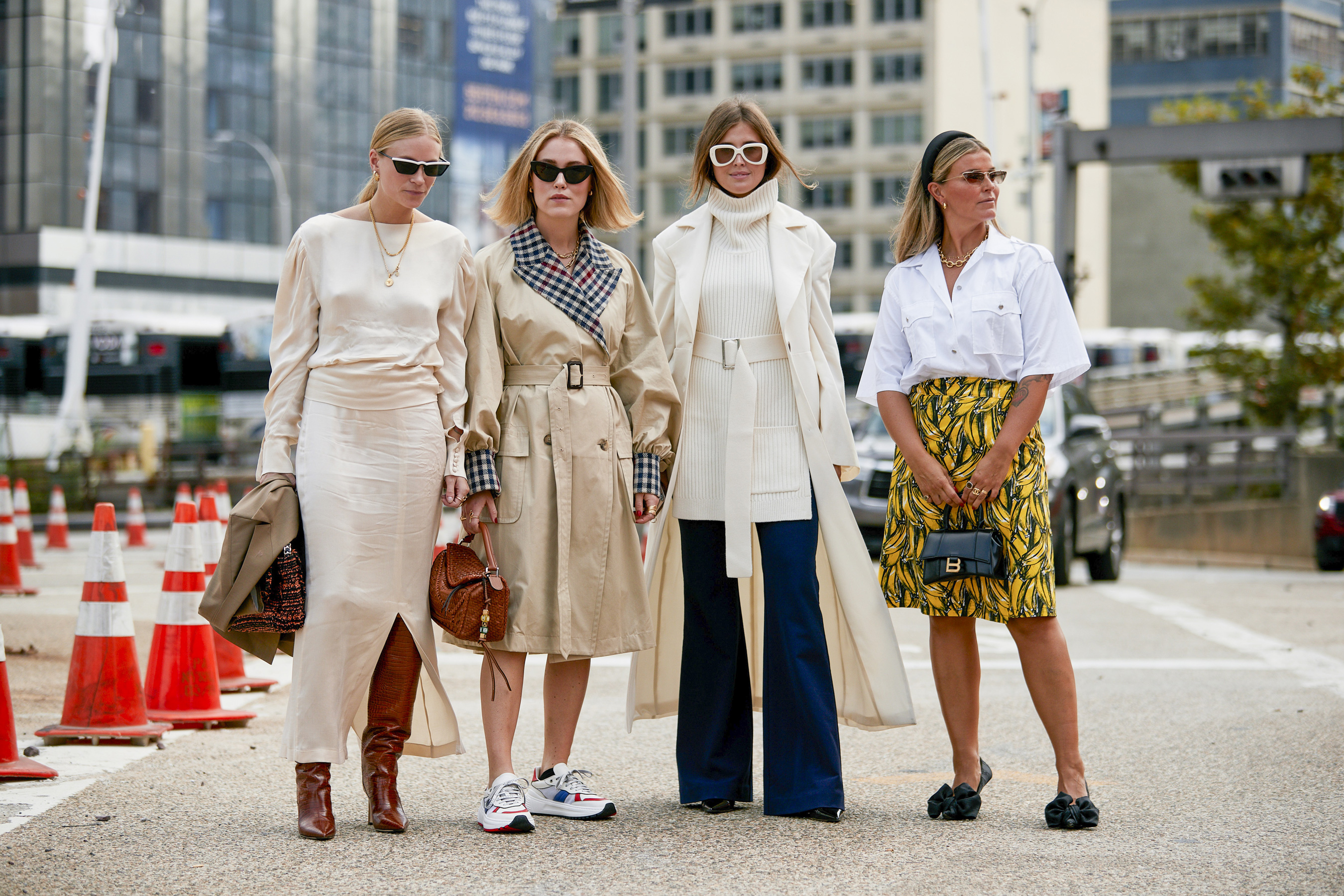 Модно одеваться в 2020 году. Уличная мода. Уличная мода Нью-Йорка. Стильно одетая женщина. Уличная мода для женщин.