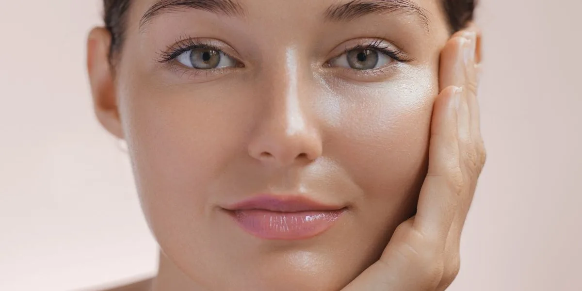 Τα top 10 προϊόντα ομορφιάς για την περιποίηση του δέρματος /cover