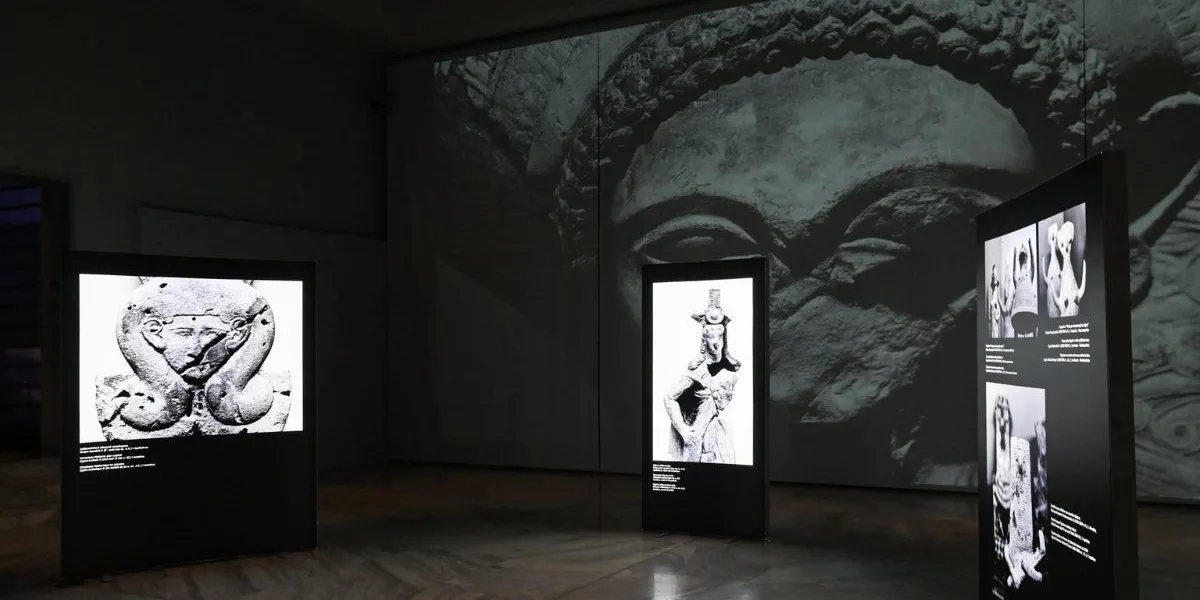 έκθεση «ELLE/ cover