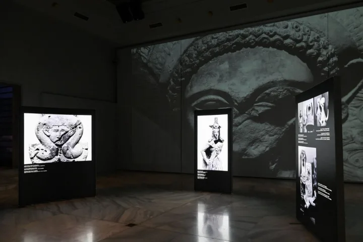 έκθεση «ELLE/ cover