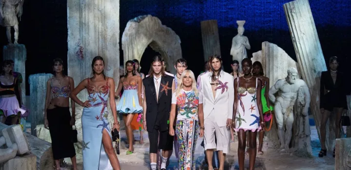 Η Donatella Versace αποχωρεί… Τι θα φέρει ο διάδοχος της
