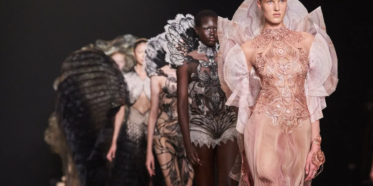 Iris van Herpen/ cover foto