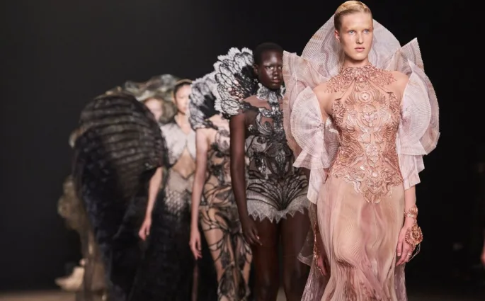 Iris van Herpen/ cover foto