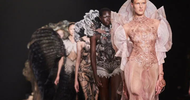 Iris van Herpen/ cover foto
