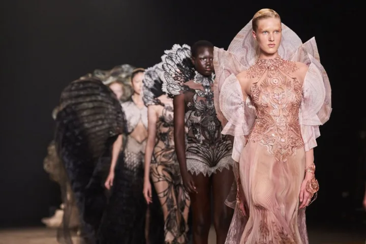 Iris van Herpen/ cover foto