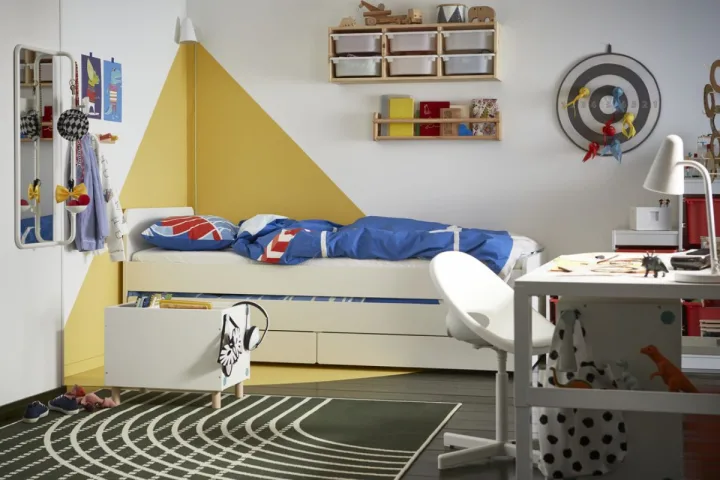 Επιστροφή στα θρανία/ cover foto