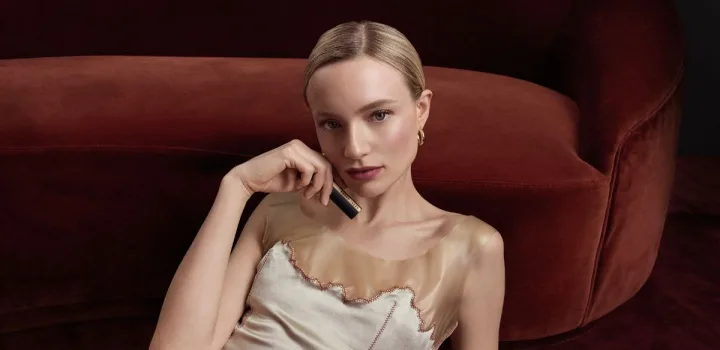 Γνώρισε τα νέα Luxe Cashmere Matte Lipsticks της Bobbi Brown