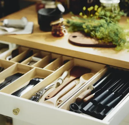Σε μια οργανωμένη κουζίνα κάθε εργαλείο βρίσκει τη θέση του!