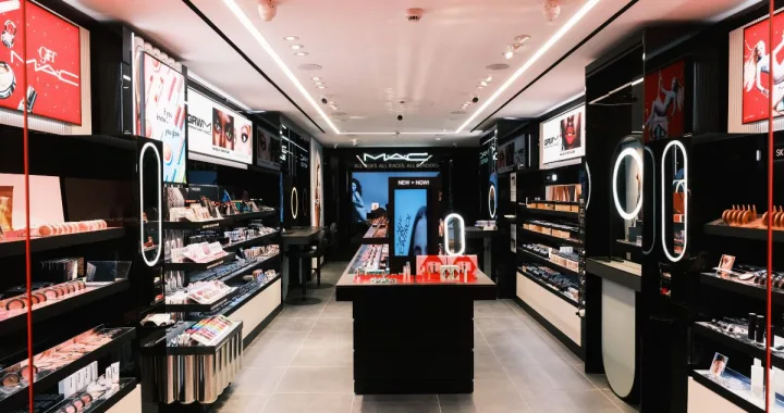 MAC Cosmetics /cover foto