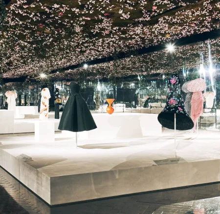 Jonathan Anderson X Odundo: Η Έκθεση που μεταμορφώνει την Haute Couture σε Τέχνη