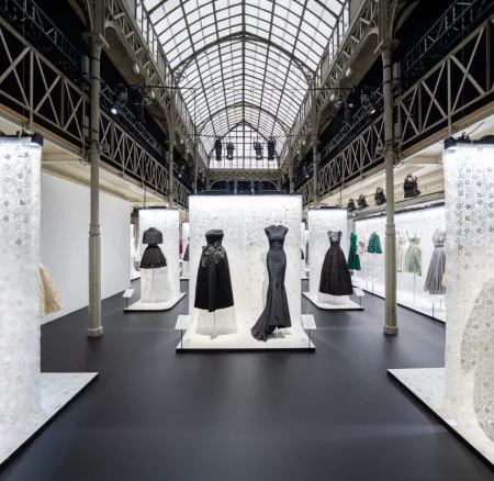 Alaïa & Dior: Δύο θρύλοι της Υψηλής Ραπτικής στο Παρίσι