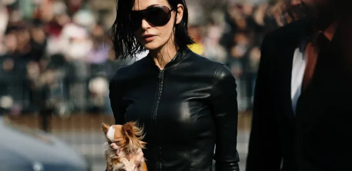 Η Demi Moore & το viral wet-look bob haircut της