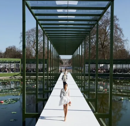 Ο Jonathan Anderson δημιούργησε το νέο κόσμο του Dior