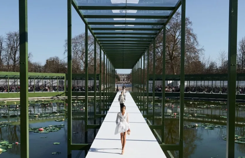 Ο Jonathan Anderson δημιούργησε το νέο κόσμο του Dior