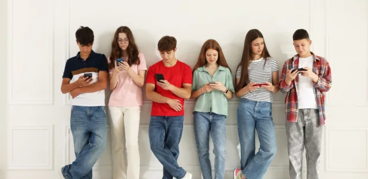 Social Media και έφηβοι: Η σιωπηλή επίδραση στην ψυχική υγεία τους