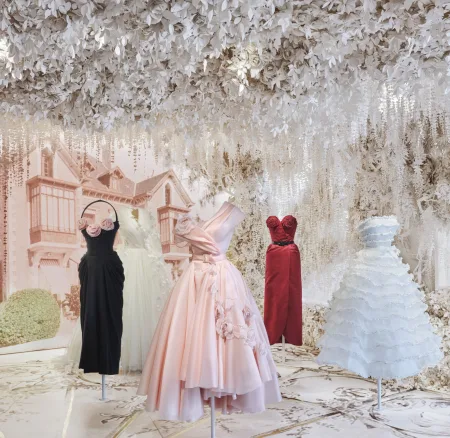 Dior: Η νέα έκθεση στο 30 Montaigne αφηγείται 80 χρόνια ιστορίας