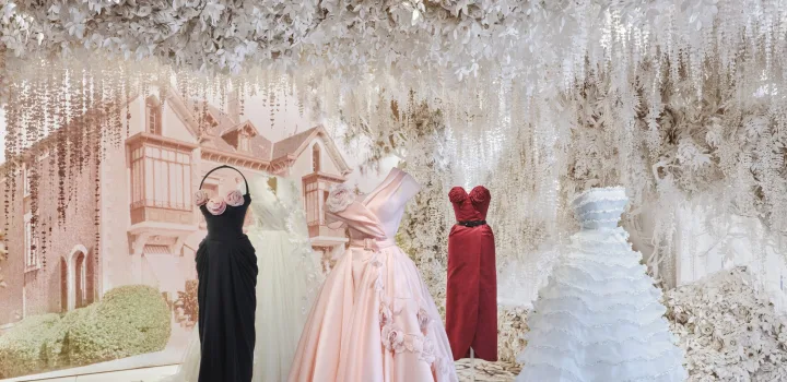 Dior: Η νέα έκθεση στο 30 Montaigne αφηγείται 80 χρόνια ιστορίας