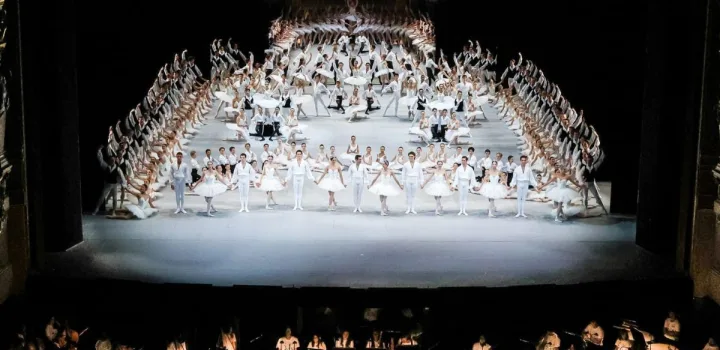 Chanel & Opéra De Paris: Η υψηλή ραπτική συναντά τη μαγεία του μπαλέτου